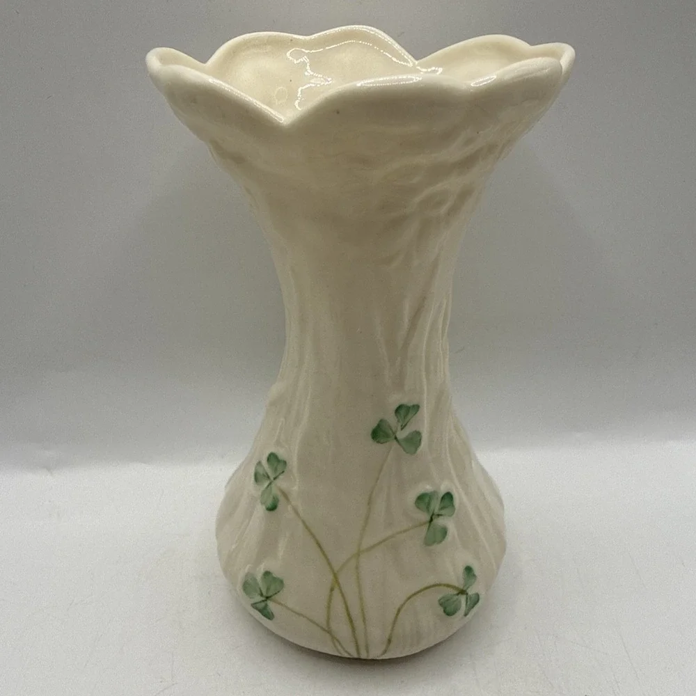 Belleek Ireland Daisy & Shamrock Vase 5,3/4